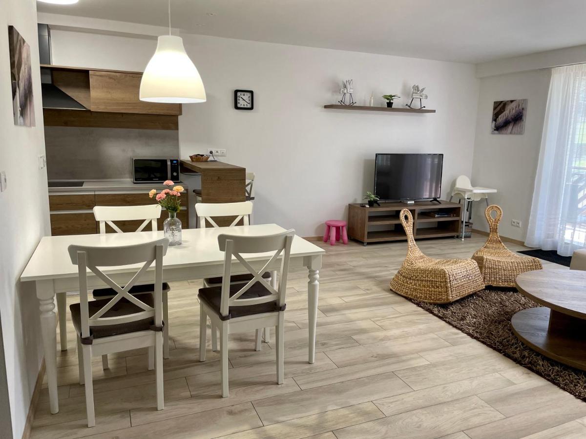 Mj Apartments Panorama Доновали Екстериор снимка