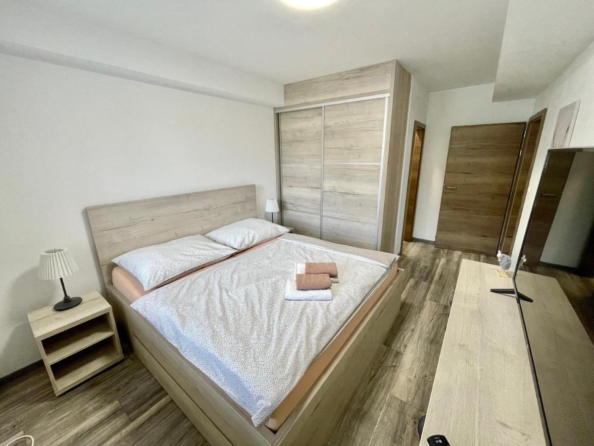 Mj Apartments Panorama Доновали Екстериор снимка
